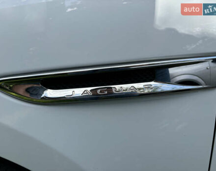 Білий Ягуар Ф-Пейс, об'ємом двигуна 2 л та пробігом 199 тис. км за 22900 $, фото 66 на Automoto.ua