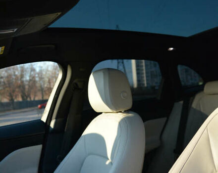 Білий Ягуар Ф-Пейс, об'ємом двигуна 2 л та пробігом 192 тис. км за 19300 $, фото 11 на Automoto.ua