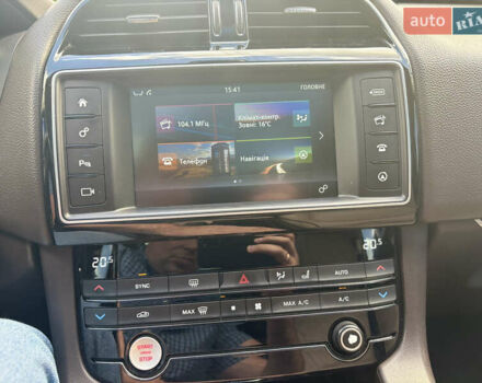 Білий Ягуар Ф-Пейс, об'ємом двигуна 2 л та пробігом 199 тис. км за 22900 $, фото 25 на Automoto.ua