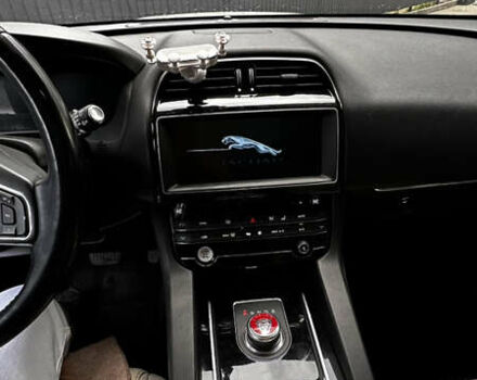 Белый Ягуар Ф-Пейс, объемом двигателя 3 л и пробегом 153 тыс. км за 20500 $, фото 16 на Automoto.ua