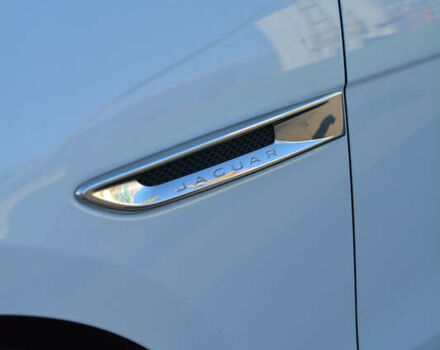 Білий Ягуар Ф-Пейс, об'ємом двигуна 2 л та пробігом 192 тис. км за 19300 $, фото 2 на Automoto.ua