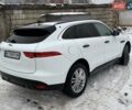 Белый Ягуар Ф-Пейс, объемом двигателя 3 л и пробегом 65 тыс. км за 26900 $, фото 60 на Automoto.ua