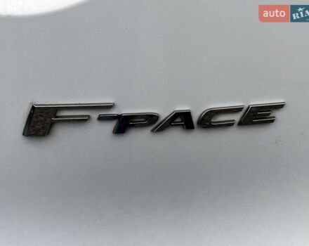Белый Ягуар Ф-Пейс, объемом двигателя 3 л и пробегом 173 тыс. км за 14900 $, фото 11 на Automoto.ua