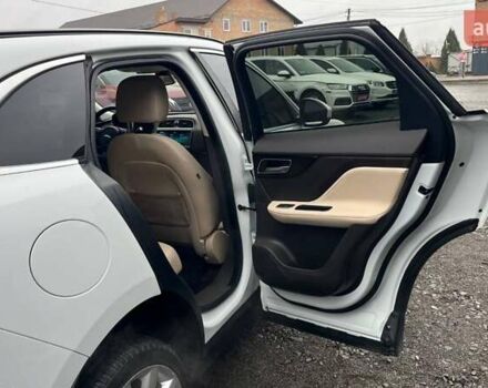 Белый Ягуар Ф-Пейс, объемом двигателя 3 л и пробегом 173 тыс. км за 14900 $, фото 22 на Automoto.ua