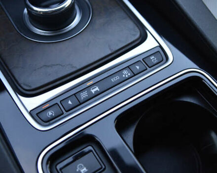 Білий Ягуар Ф-Пейс, об'ємом двигуна 2 л та пробігом 192 тис. км за 19300 $, фото 17 на Automoto.ua