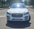 Белый Ягуар Ф-Пейс, объемом двигателя 3 л и пробегом 186 тыс. км за 19300 $, фото 3 на Automoto.ua
