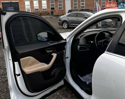 Белый Ягуар Ф-Пейс, объемом двигателя 3 л и пробегом 173 тыс. км за 14900 $, фото 20 на Automoto.ua