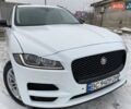 Белый Ягуар Ф-Пейс, объемом двигателя 3 л и пробегом 65 тыс. км за 26900 $, фото 22 на Automoto.ua