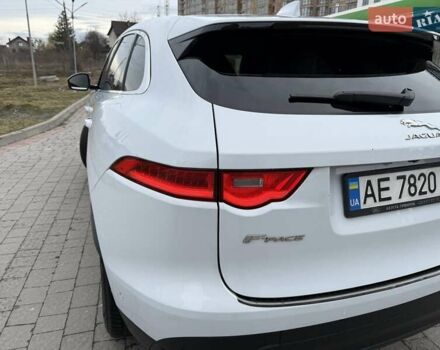 Белый Ягуар Ф-Пейс, объемом двигателя 2 л и пробегом 240 тыс. км за 22000 $, фото 16 на Automoto.ua