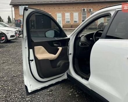 Белый Ягуар Ф-Пейс, объемом двигателя 3 л и пробегом 173 тыс. км за 14900 $, фото 9 на Automoto.ua