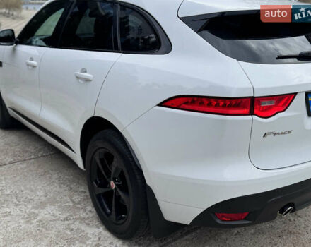 Білий Ягуар Ф-Пейс, об'ємом двигуна 2 л та пробігом 100 тис. км за 25700 $, фото 38 на Automoto.ua
