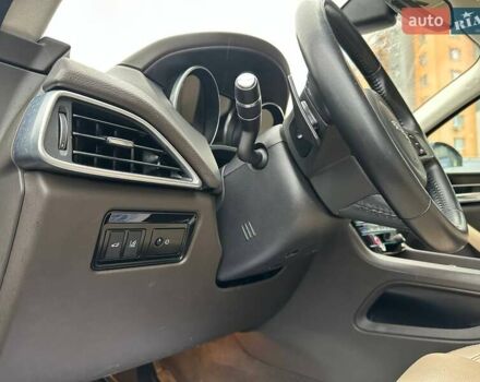 Белый Ягуар Ф-Пейс, объемом двигателя 2 л и пробегом 119 тыс. км за 26000 $, фото 11 на Automoto.ua