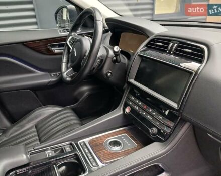 Белый Ягуар Ф-Пейс, объемом двигателя 2 л и пробегом 102 тыс. км за 24500 $, фото 20 на Automoto.ua