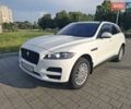 Белый Ягуар Ф-Пейс, объемом двигателя 2 л и пробегом 122 тыс. км за 26500 $, фото 1 на Automoto.ua