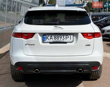 Белый Ягуар Ф-Пейс, объемом двигателя 2 л и пробегом 120 тыс. км за 22900 $, фото 3 на Automoto.ua