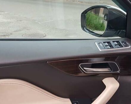 Білий Ягуар Ф-Пейс, об'ємом двигуна 2 л та пробігом 162 тис. км за 27000 $, фото 22 на Automoto.ua