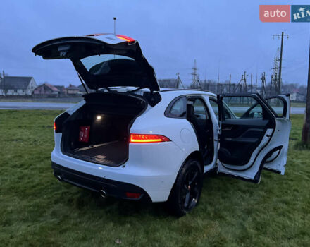 Белый Ягуар Ф-Пейс, объемом двигателя 3 л и пробегом 160 тыс. км за 25500 $, фото 68 на Automoto.ua