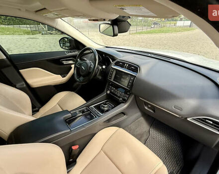 Белый Ягуар Ф-Пейс, объемом двигателя 2 л и пробегом 128 тыс. км за 23700 $, фото 20 на Automoto.ua