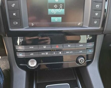 Білий Ягуар Ф-Пейс, об'ємом двигуна 2 л та пробігом 122 тис. км за 24400 $, фото 44 на Automoto.ua