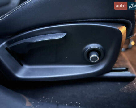 Белый Ягуар Ф-Пейс, объемом двигателя 3 л и пробегом 160 тыс. км за 25500 $, фото 33 на Automoto.ua