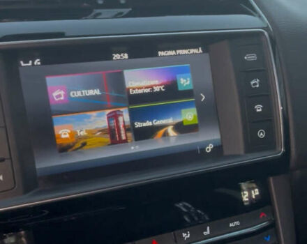 Белый Ягуар Ф-Пейс, объемом двигателя 2 л и пробегом 197 тыс. км за 10000 $, фото 2 на Automoto.ua