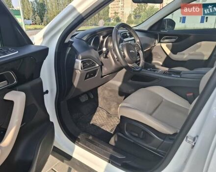Білий Ягуар Ф-Пейс, об'ємом двигуна 2 л та пробігом 122 тис. км за 24400 $, фото 32 на Automoto.ua