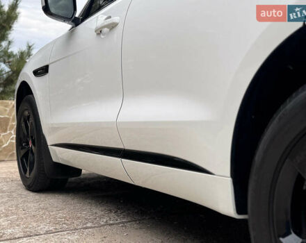 Білий Ягуар Ф-Пейс, об'ємом двигуна 2 л та пробігом 100 тис. км за 25700 $, фото 36 на Automoto.ua