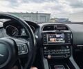 Белый Ягуар Ф-Пейс, объемом двигателя 2 л и пробегом 126 тыс. км за 18999 $, фото 8 на Automoto.ua
