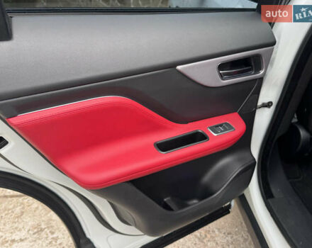 Білий Ягуар Ф-Пейс, об'ємом двигуна 2 л та пробігом 100 тис. км за 25700 $, фото 55 на Automoto.ua