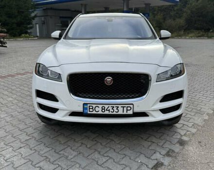 Белый Ягуар Ф-Пейс, объемом двигателя 3 л и пробегом 151 тыс. км за 22900 $, фото 1 на Automoto.ua