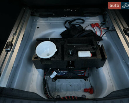 Белый Ягуар Ф-Пейс, объемом двигателя 3 л и пробегом 160 тыс. км за 25500 $, фото 23 на Automoto.ua