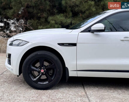 Білий Ягуар Ф-Пейс, об'ємом двигуна 2 л та пробігом 100 тис. км за 25700 $, фото 5 на Automoto.ua