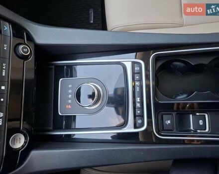 Білий Ягуар Ф-Пейс, об'ємом двигуна 2 л та пробігом 122 тис. км за 24400 $, фото 40 на Automoto.ua