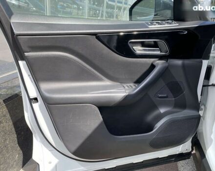 Белый Ягуар Ф-Пейс, объемом двигателя 2 л и пробегом 120 тыс. км за 23900 $, фото 14 на Automoto.ua