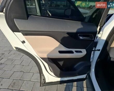 Білий Ягуар Ф-Пейс, об'ємом двигуна 2 л та пробігом 122 тис. км за 24400 $, фото 15 на Automoto.ua