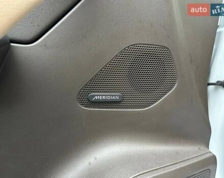 Белый Ягуар Ф-Пейс, объемом двигателя 2 л и пробегом 119 тыс. км за 26000 $, фото 10 на Automoto.ua