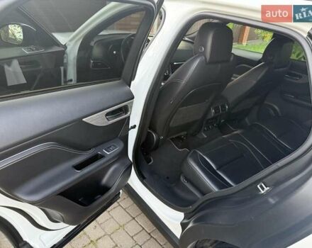 Белый Ягуар Ф-Пейс, объемом двигателя 3 л и пробегом 124 тыс. км за 24500 $, фото 7 на Automoto.ua