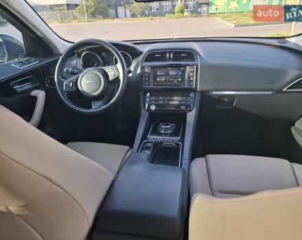 Білий Ягуар Ф-Пейс, об'ємом двигуна 2 л та пробігом 122 тис. км за 24400 $, фото 72 на Automoto.ua