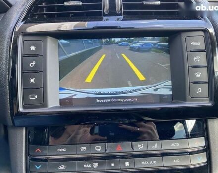 Белый Ягуар Ф-Пейс, объемом двигателя 2 л и пробегом 120 тыс. км за 23900 $, фото 23 на Automoto.ua