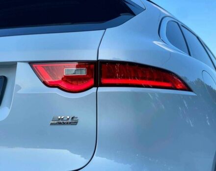 Белый Ягуар Ф-Пейс, объемом двигателя 0 л и пробегом 49 тыс. км за 22990 $, фото 5 на Automoto.ua