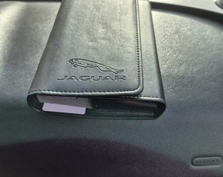 Белый Ягуар Ф-Пейс, объемом двигателя 2 л и пробегом 96 тыс. км за 38000 $, фото 5 на Automoto.ua