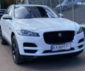 Белый Ягуар Ф-Пейс, объемом двигателя 2 л и пробегом 120 тыс. км за 23900 $, фото 1 на Automoto.ua