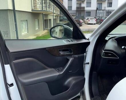 Белый Ягуар Ф-Пейс, объемом двигателя 2 л и пробегом 96 тыс. км за 38000 $, фото 18 на Automoto.ua