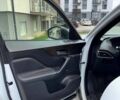 Белый Ягуар Ф-Пейс, объемом двигателя 2 л и пробегом 96 тыс. км за 38000 $, фото 18 на Automoto.ua