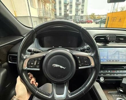 Белый Ягуар Ф-Пейс, объемом двигателя 2 л и пробегом 96 тыс. км за 38000 $, фото 4 на Automoto.ua