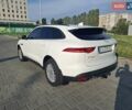 Белый Ягуар Ф-Пейс, объемом двигателя 2 л и пробегом 122 тыс. км за 26500 $, фото 1 на Automoto.ua