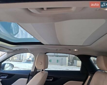 Білий Ягуар Ф-Пейс, об'ємом двигуна 2 л та пробігом 122 тис. км за 24400 $, фото 51 на Automoto.ua