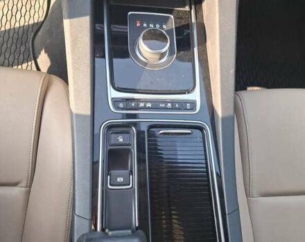 Білий Ягуар Ф-Пейс, об'ємом двигуна 2 л та пробігом 122 тис. км за 24400 $, фото 48 на Automoto.ua