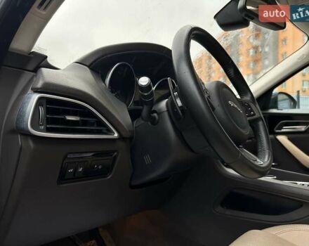 Белый Ягуар Ф-Пейс, объемом двигателя 2 л и пробегом 119 тыс. км за 26000 $, фото 12 на Automoto.ua