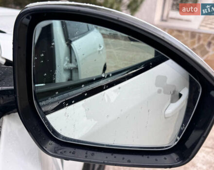 Білий Ягуар Ф-Пейс, об'ємом двигуна 2 л та пробігом 100 тис. км за 25700 $, фото 72 на Automoto.ua